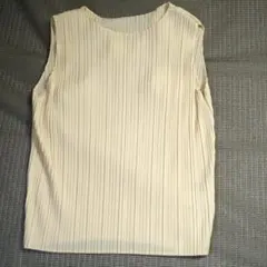ユニクロ　プリーツ ノースリーブ トップス　オフホワイト　L　ブラウス