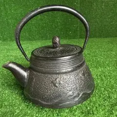 希少・昭和レトロ】南部鉄器/鉄瓶_波千鳥文（丸秀） - メルカリ