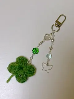 編み物　ビーズキーホルダー　クローバー　蝶々 グリーン ブルー