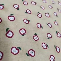 マギーエンジェル　カントリー ベージュりんご柄　カットクロス 55✕50cm