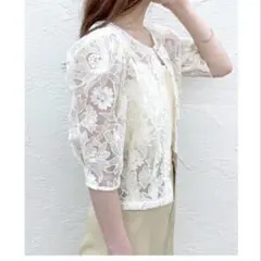 完売品 美品 mystic (ミスティック) 半袖パワショルオーガンジーブラウスのサムネイル