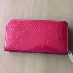 Louis Vuitton エナメル 赤 長財布