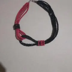 赤と黒のビーズ チョーカー