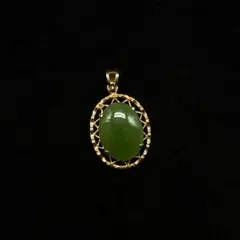 219遺品整理品　ペンダントトップ　ヒスイ？　翡翠？　ゴールド？　メッキ？　金？