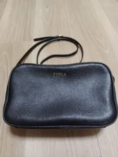 フルラ レザー ショルダーバッグ リリー ロゴ金具 ダブルファスナー 黒