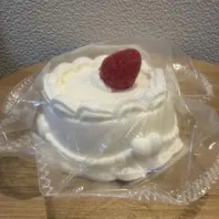 スクイーズ　kiki 一粒いちご　ホールケーキ　スイーツ　トロトロ生クリーム
