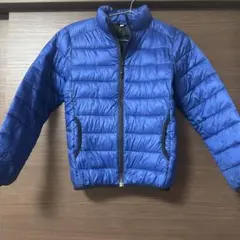 青いキルティングダウンコート