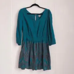 Urban Outfitters ペイズリー 深緑 バックオープン ワンピース