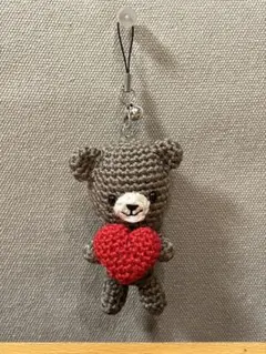 ハートを持ってるくまさん⭐︎あみぐるみストラップ