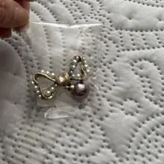 リボン型パールブローチ ゴールド