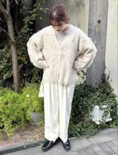 titivateブークレシャギーVネックカーディガン