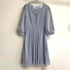薄い青のビジュー付きドレス