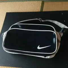 NIKE　エナメルバッグ