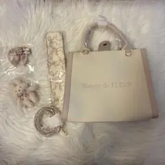 Maison de FLEUR 2wayバッグ チャーム付きのサムネイル