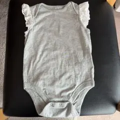 【新品】baby GAP グレー 肩フリルロンパース 18-24ヶ月