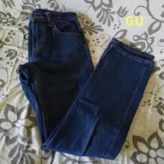 《GU》ストレートジーンズ