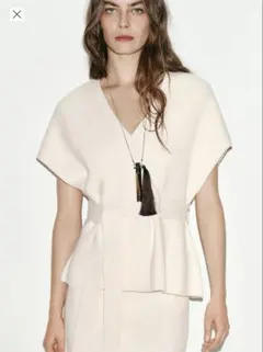 ZARA ニットベスト ベルト付きのサムネイル