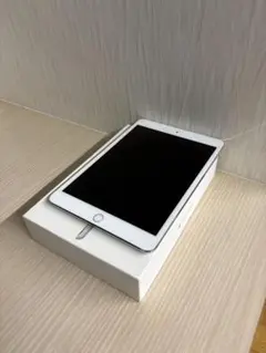 Apple iPad mini 3シルバー