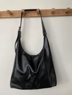 くったり　ショルダーバッグ ブラック　レザー　大きめ　シンプル レディース