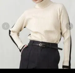 アイボリー/ブラック リブ編みタートルネックセーター