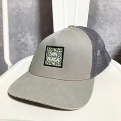 VA RVCA　キャップ　カーキ　ロゴ　ヒョウ柄　メッシュのサムネイル