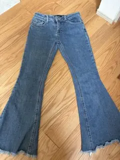 【本日限り値下げ】Bershka デニム フレアパンツのサムネイル
