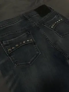 スタッズ付き　ダークブルー　デニム スキニー　slim fit フレア