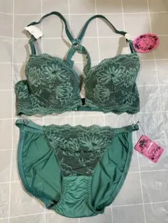 C70M グラナティス　花柄刺繍×フロントホックのブラ＆ショーツセット　グリーン