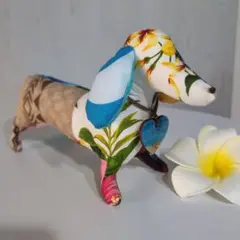 ハワイアン生地　パッチワーク風ダックスフンド　ぬいぐるみ②