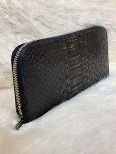 ぴ*ぴ様 【美品】✨パイソン本革　ラウンドファスナー長財布　黒/金
