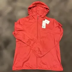 ユニクロ ポケッタブル UVカットパーカー Mサイズ　レッド