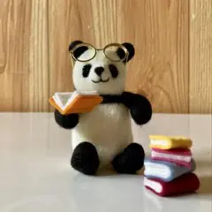 羊毛フェルト　パンダ　読書　ぬいぐるみ 置物 オブジェ ミニチュア