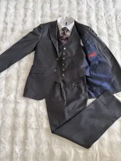 エルメネジルドゼニア トロフェオ　ストライプ柄 スリーピーススーツ ダークグレー