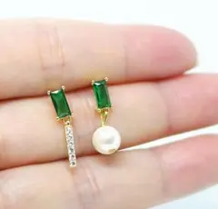 新品　エメラルドとパールとダイヤモンドのアシンメトリーピアス　925シルバー