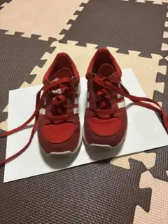 u*!様 adidas レッド スニーカー　18.5cm