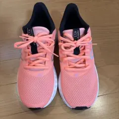 New Balance ピンク ランニングシューズ