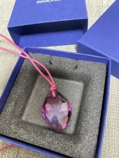 新品 ✨スワロフスキー ピンク グラデーション クリスタル ネックレス 葉型 紫