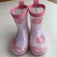 ピンク花柄のレインブーツ