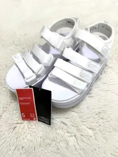 美品　NIKE ICON CLASSIC SANDAL ホワイト 22cmのサムネイル
