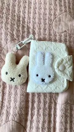 【新品】ミッフィー チャーム コインケース　キーホルダー バッグチャームホワイト