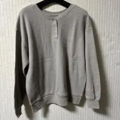 丸首ボタン付きカットソー．新品未使用
