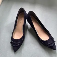 ネイビー スエード ビジュー付きパンプス