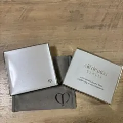 クレ・ド・ポー ボーテ タンナチュレールプードルブラン　オークル10