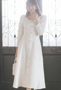 パール飾り釦付きパワーショルダーラメツイードワンピース　オフホワイト