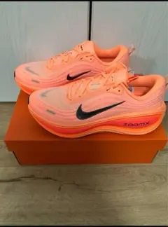 〈新品未使用品〉ナイキ　ボメロプラス