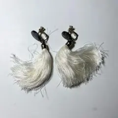 ホワイト タッセルイヤリング