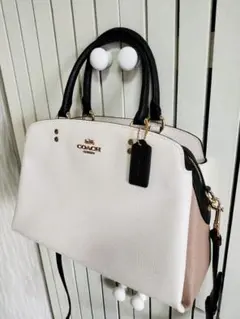ほぼ未使用！超美品！COACH 2way ショルダーバッグ ホワイト ブラックのサムネイル