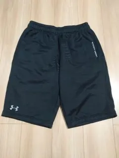 Under Armour 黒 ショートパンツ