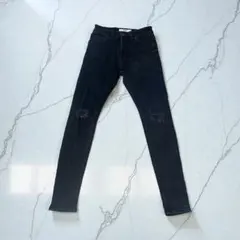 Bershka ベルシュカ　スキニー　デニムパンツ　ジーパン　クラッシュ　細身のサムネイル
