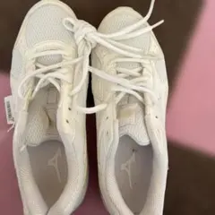 白　スニーカー22.5センチ　ミズノ